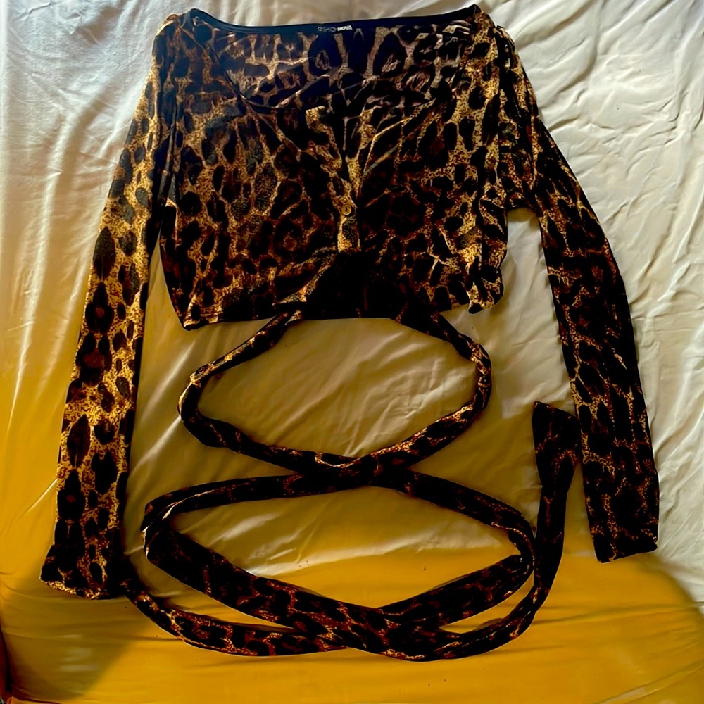 Fashion Nova leopard print long sleeve crop top that wraps around your stomach!